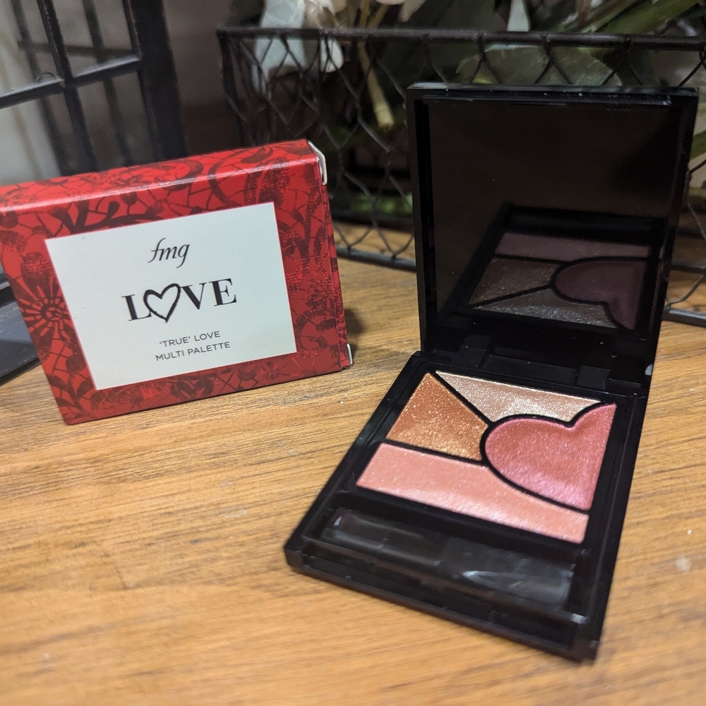 Avon fmg True Love Multi Color Palette Shadow